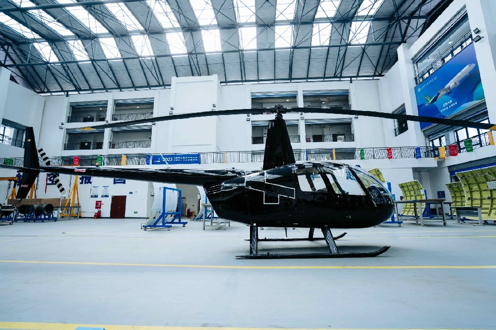Robinson R44
